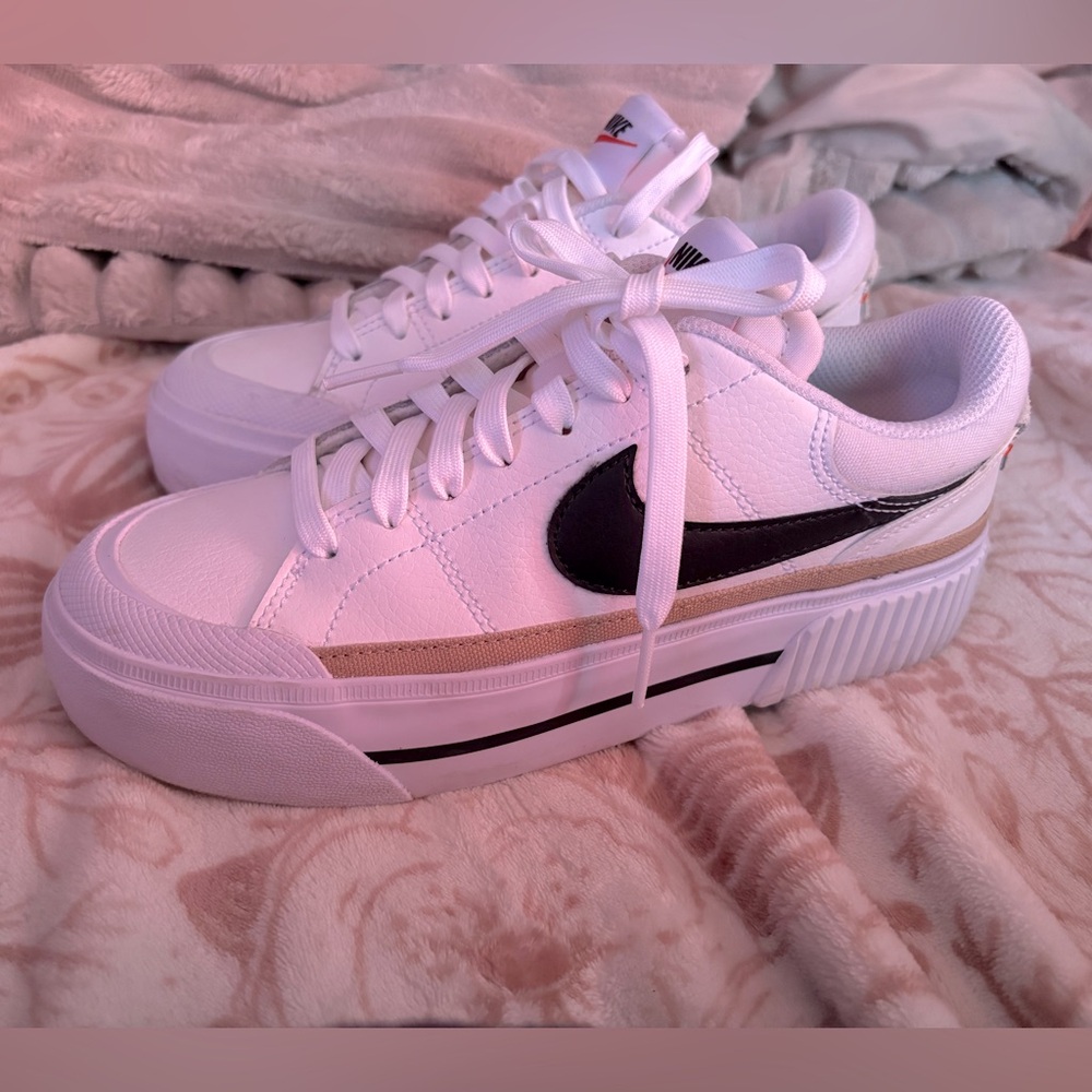 Nike Women's White and Black Sneakers